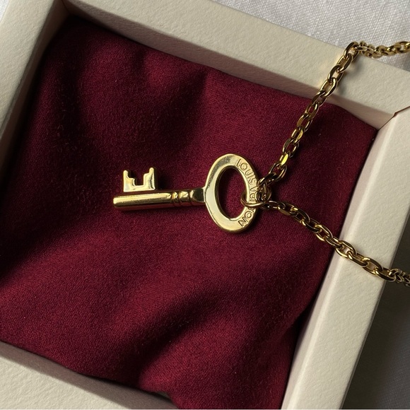 Reworked vintage Louis Vuitton key necklace - Picture 3 of 3